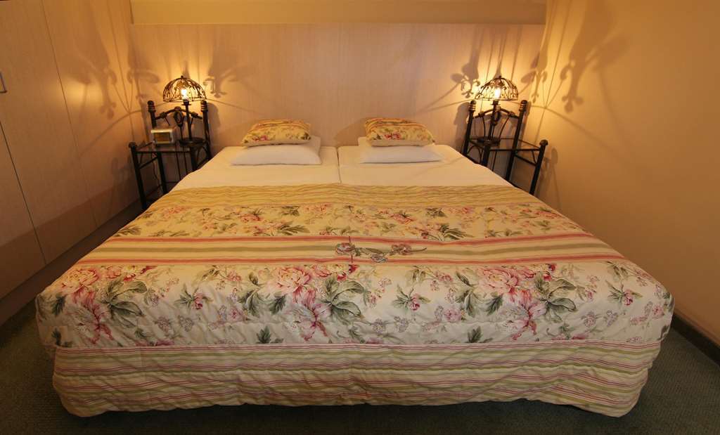Restaurant Oolderhof Bv Hotel Roermond Room photo